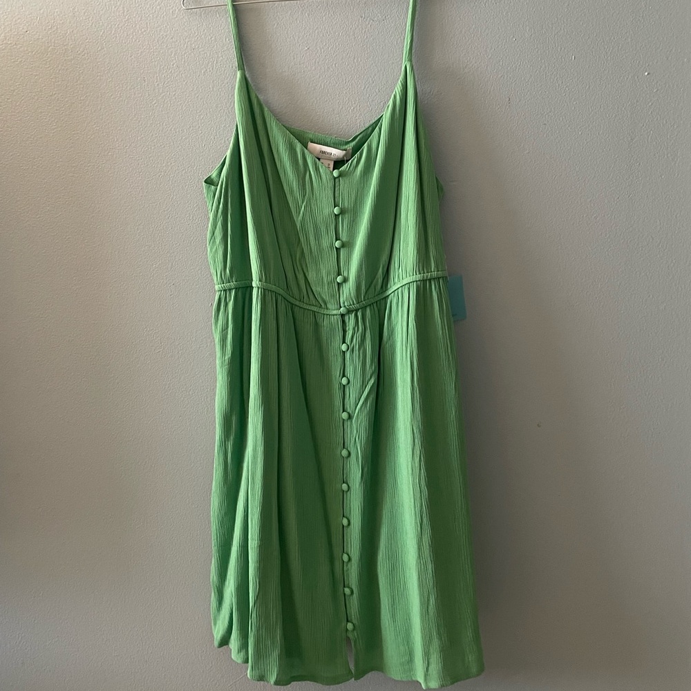 This beautiful green dress is from forever 21 and is in size 2x. New with tags!